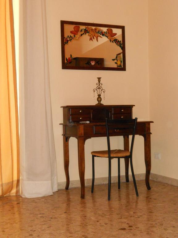 Piccadilly House Bed and Breakfast Catania Habitación foto